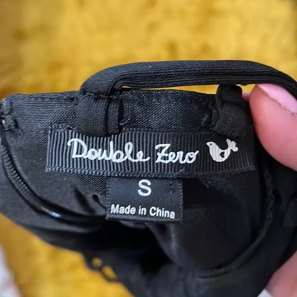 Tight little black dress! - Picture 4 of 4